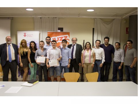 Guanyadors del concurs Yuzz Sant Feliu amb els participants a la jornada