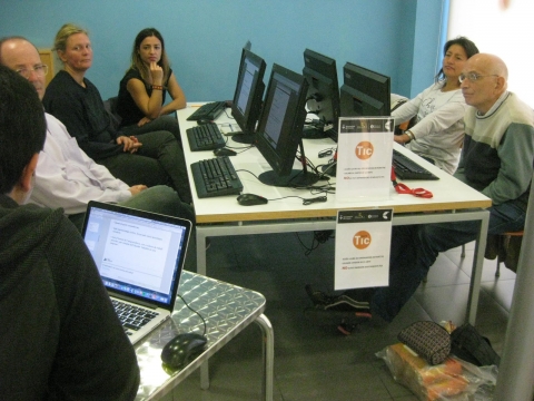 Participants en el curs 'El teletreball i les noves formes de treball (coworking)' que s'ha impartit al Punt TIC de Calella