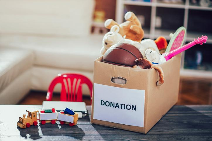 Donació de joguines a l'Òmnia Sant Roc
