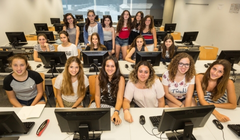 Grup de participants en una edició anterior de 'Girls Hack Day'