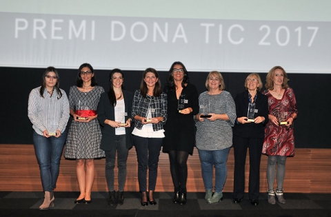 Foto de grupo de las guanyadoras del Premi Dona TIC 2017