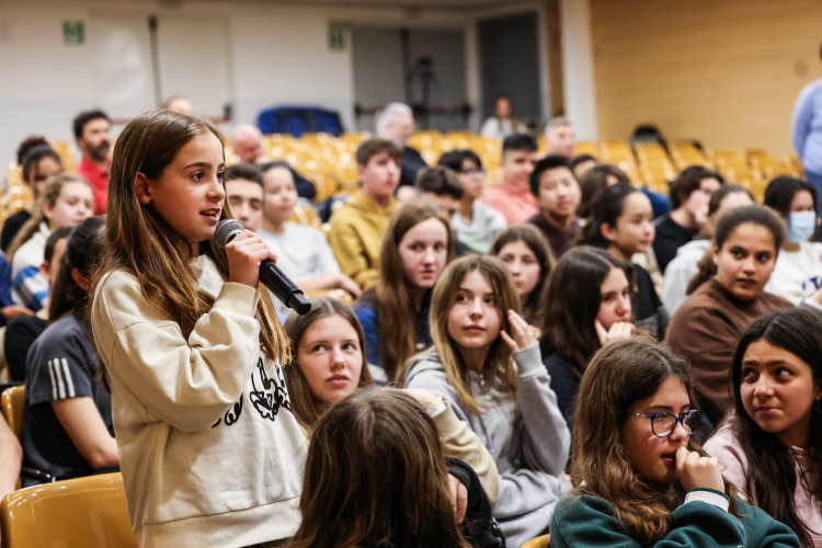 Primera trobada de la campanya 'Dona Ciència. Dona Tecnologia' a l'Institut Escola Eixample de Barcelona