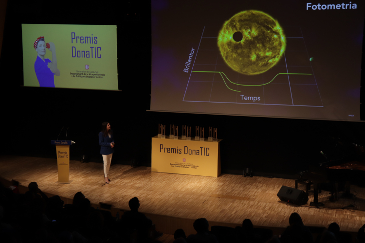 L’astrofísica i doctoranda en Ciències Planetàries al MIT, Mariona Badenas-Agustí, al premis DonaTIC 2021