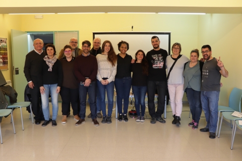 Foto de grup dels i les participants de la trobada territorial de Ripoll