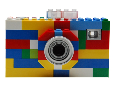 Càmera de fotos digital fet amb Lego. http://cdn.alt1040.com/files/2009/01/lego-digital-camera.jpg
