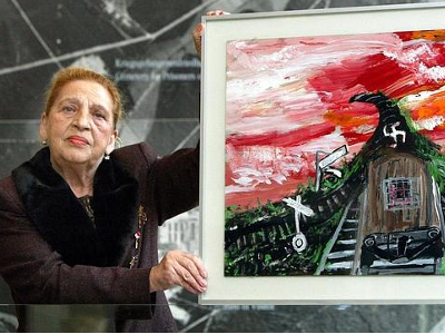 Ceija Stojka, escriptora i artista austríaca gitana, víctima del Porrajmos que va sobreviure i dedicar la seva vida i obra a rememorar les víctimes.