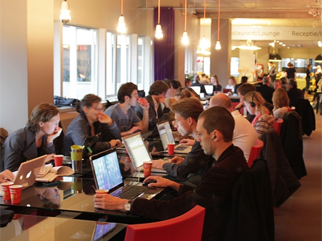Imatge de l'article "L'impacte dels espais de coworking en l'economia local" de Deskmag