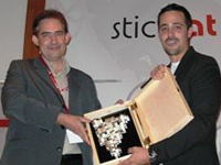 Carlos Garcia i Pedro Cabanes recollint el premi dels Premis Blocs Catalunya 09