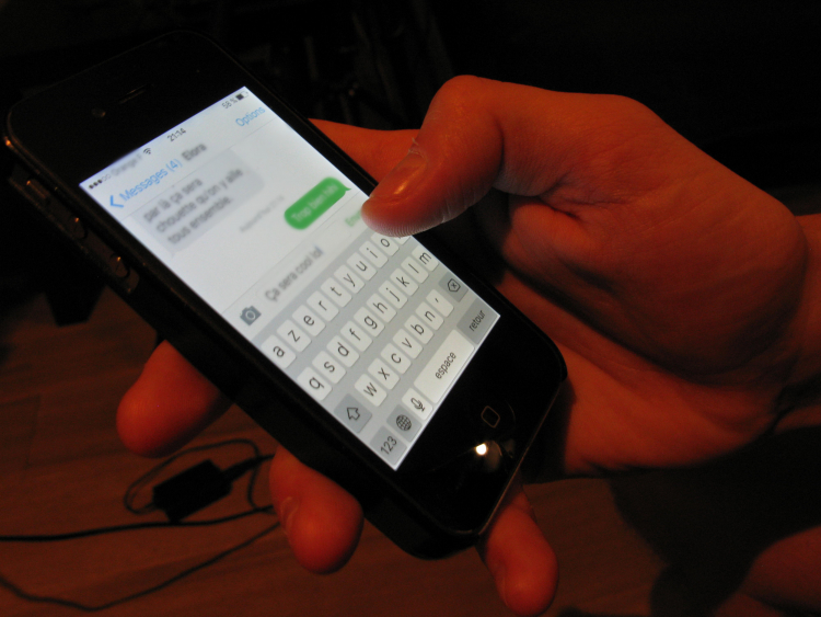 Image of hands sending an SMS