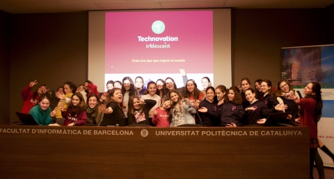 Foto de grup de les participants de l'esdeveniment de llançament de Technovation 2019 a Barcelona
