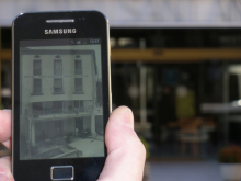 Smartphone fent servir la capa de realitat augmentada de Televall