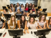 Grup de participants en una edició anterior de `Girls Hack Day`